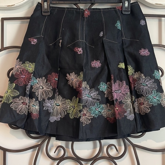 ANNE CARSON LINEN EMBROIDERED MINI SKATER SKIRT BLACK SIZE 4 PETITE - Picture 5 of 9